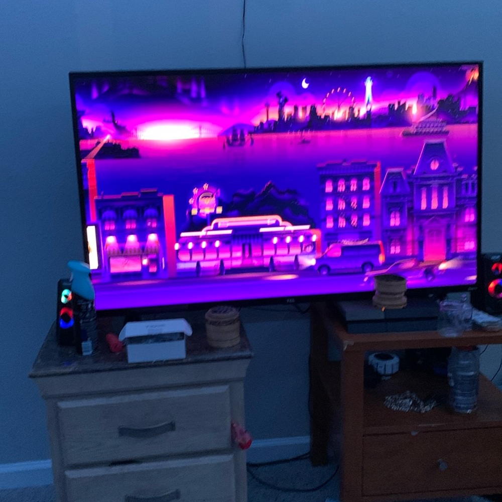 Its a TCL 45in tv